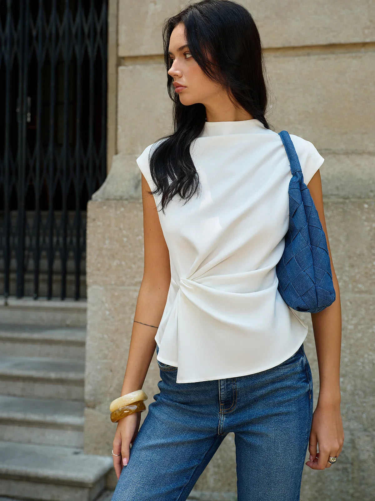 SLEEVELESS ELEGANT TOP