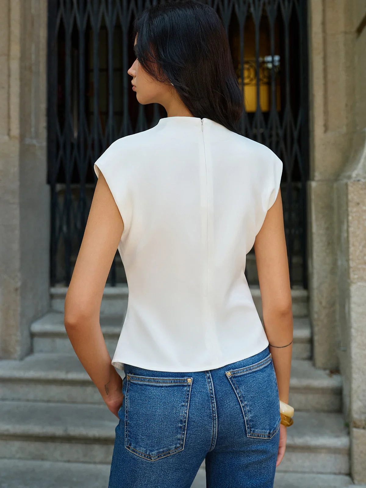 SLEEVELESS ELEGANT TOP