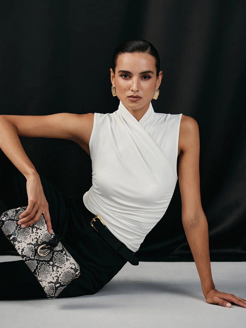 CROSS-NECK ELEGANT TOP